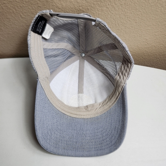 Travis Mathew Mens Gray Twill Mesh Snapback Hat - Picture 10 of 11